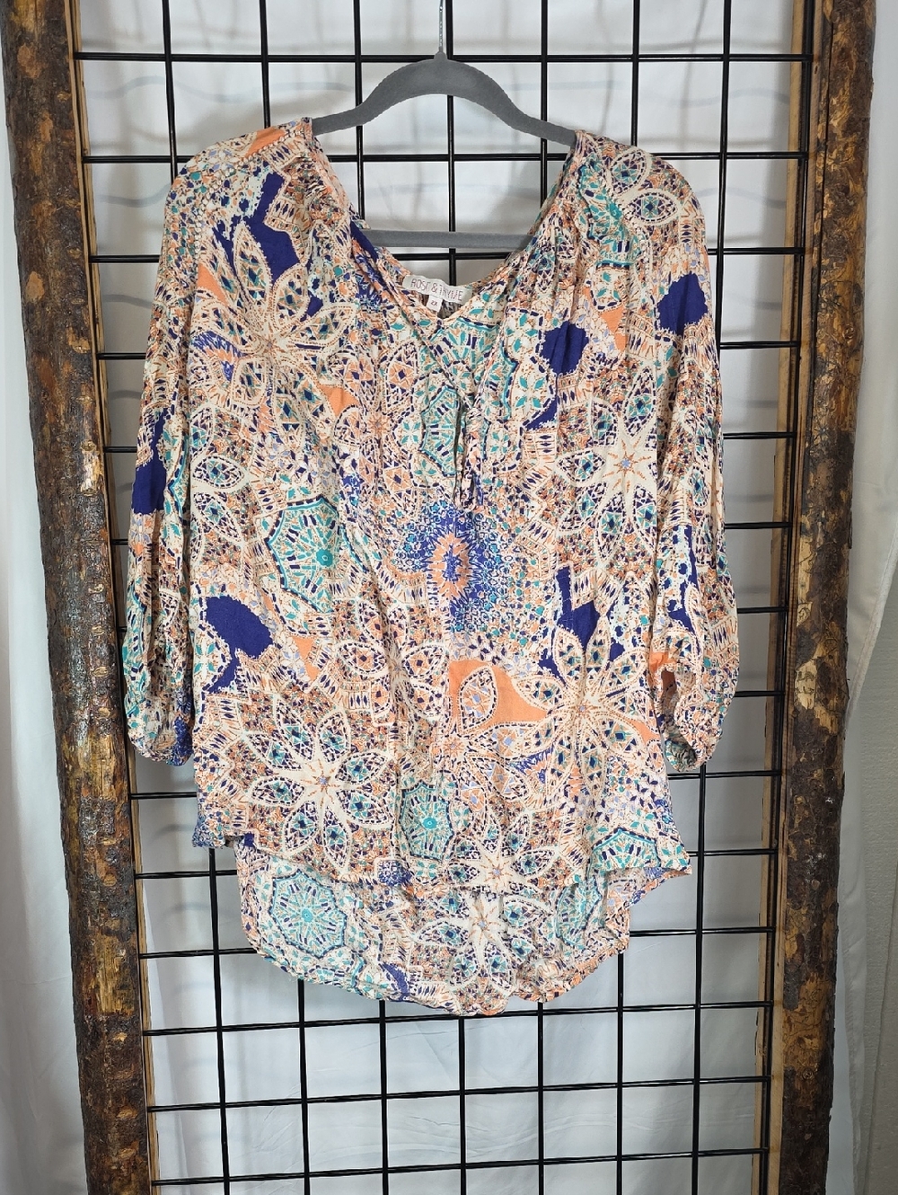 Women's Floral Lace-Print V-Neck Tunic in Peach & Navy - Unbranded